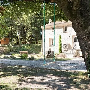 https://domaine-des-ayasses-5-hebergements-independants-au.hotels-rhonealpes.com